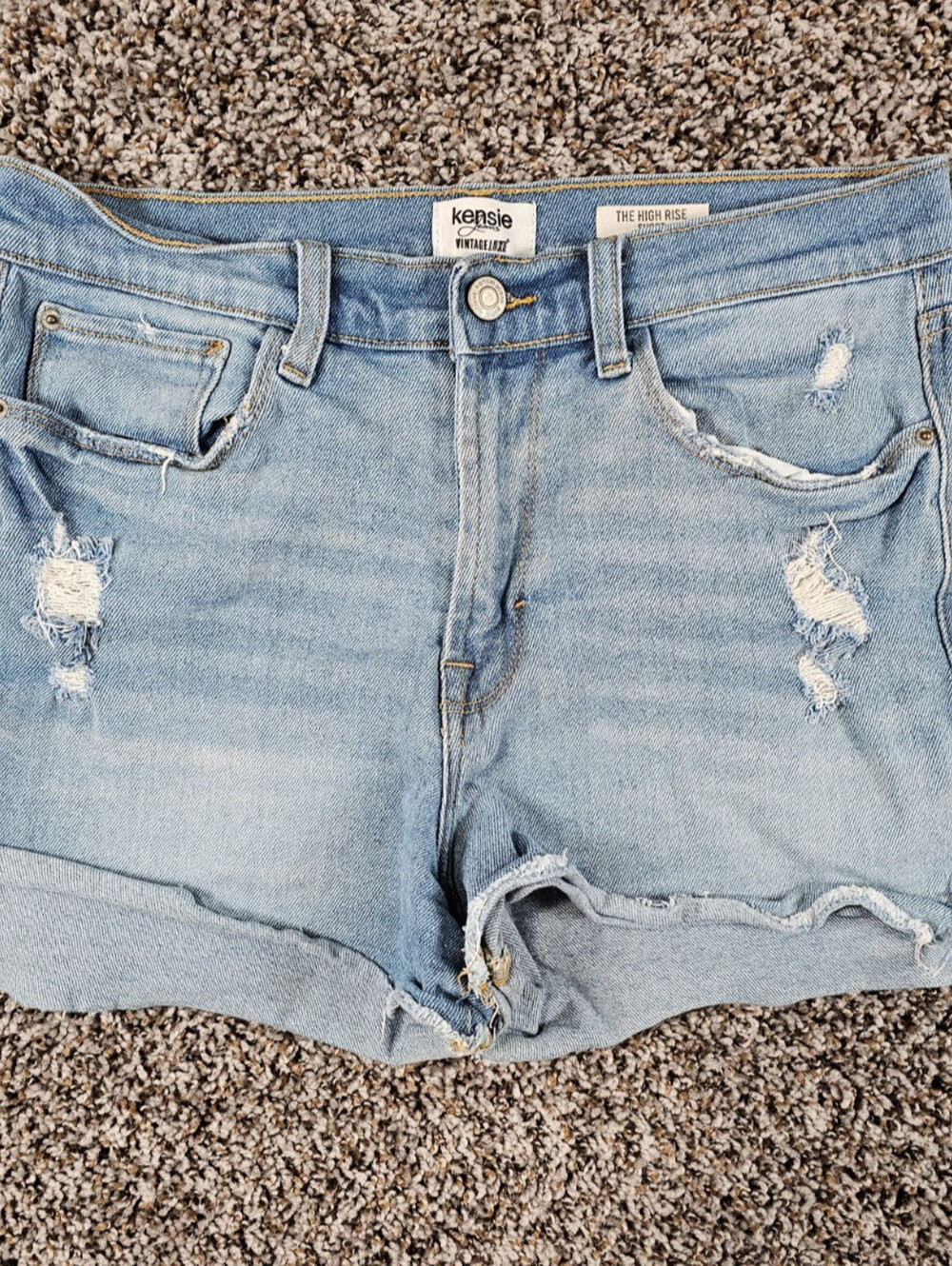 Kensie womens Sz 8 (29") The High Rise Short Light Wash Blue Jean Distressed